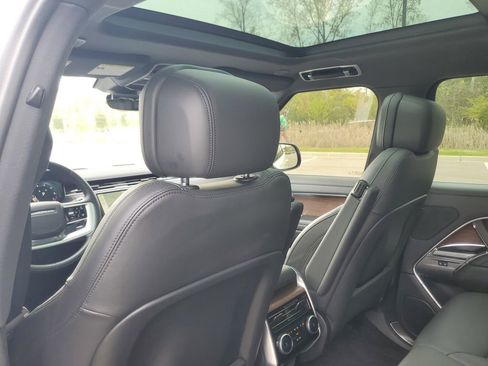 Used 2024 Land Rover Range Rover SE AWD/4WD image 25