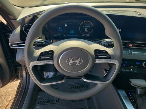 Used 2024 Hyundai Elantra SEL image 21