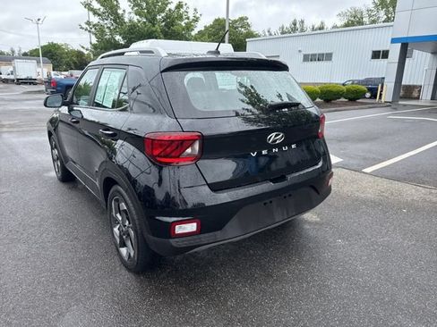 Used 2024 Hyundai Venue SEL FWD image 8