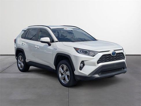 Certified 2021 Toyota RAV4 XLE Premium image 7