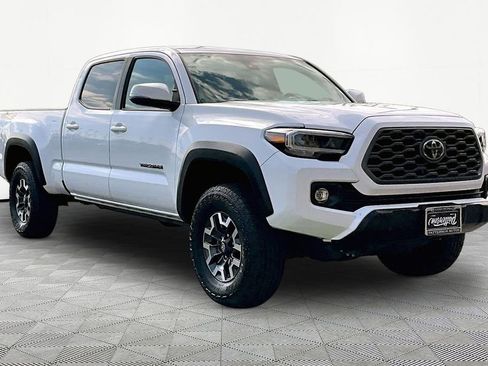 Used 2023 Toyota Tacoma TRD Off-Road w/ Black Out Package (TMS) AWD/4WD image 5