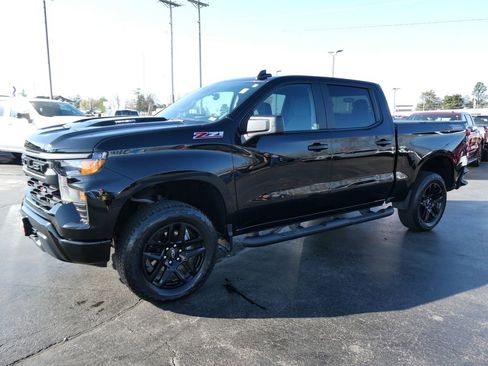 Used 2025 Chevrolet Silverado 1500 Custom Trail Boss w/ Turbomax Blackout Package image 8