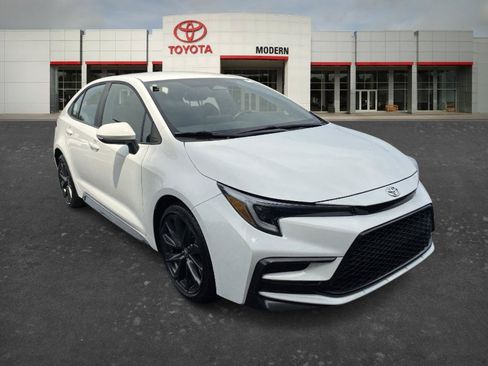 Certified 2025 Toyota Corolla SE FWD image 3