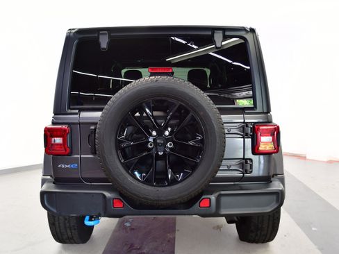 Used 2023 Jeep Wrangler Unlimited Sahara w/ Cold Weather Group AWD/4WD image 6