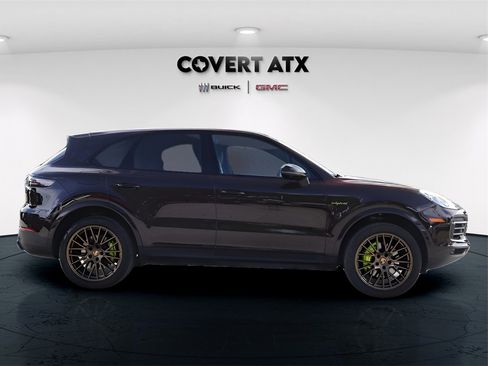 Used 2022 Porsche Cayenne Platinum Edition image 7