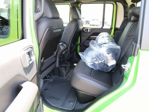 New 2025 Jeep Gladiator Rubicon w/ Safety Group image 18