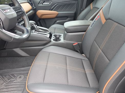 Used 2024 GMC Canyon AT4 w/ Technology Package AWD/4WD image 9