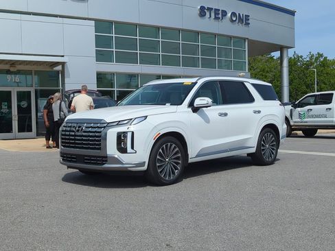 Used 2025 Hyundai Palisade Calligraphy image 2