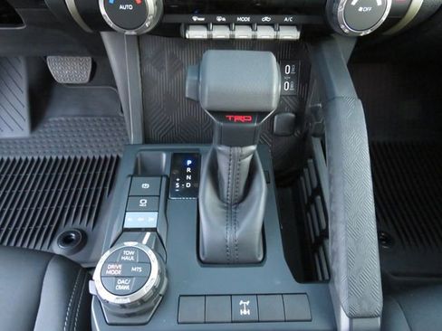 Certified 2025 Toyota Tacoma TRD Off-Road image 27