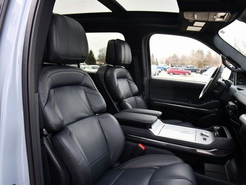 New 2026 Lincoln Navigator Reserve w/ Jet Appearance Package image 16