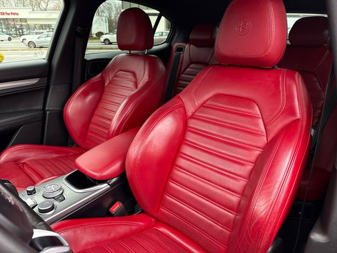 Used 2022 Alfa Romeo Stelvio Veloce image 24