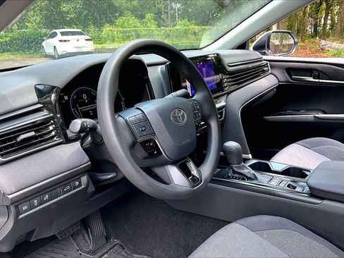 Used 2025 Toyota Camry LE FWD image 14