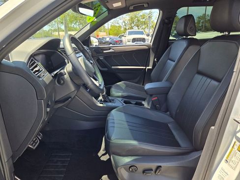 Used 2022 Volkswagen Tiguan SE R-Line FWD image 14