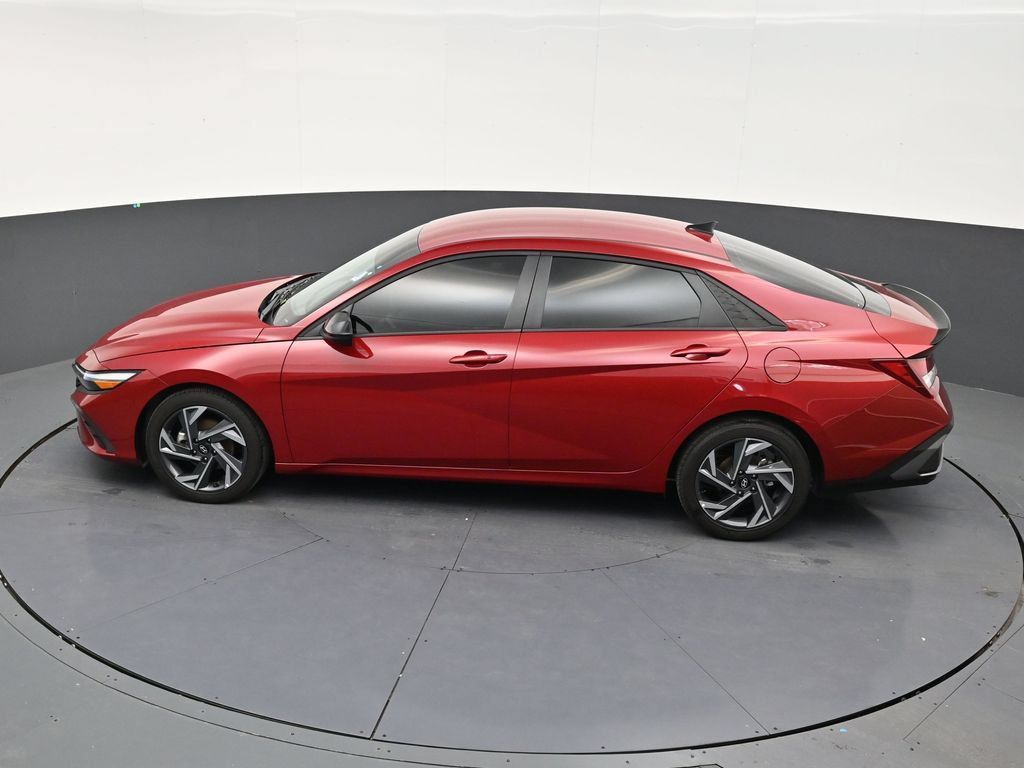 Used 2025 Hyundai Elantra Sport FWD image 13