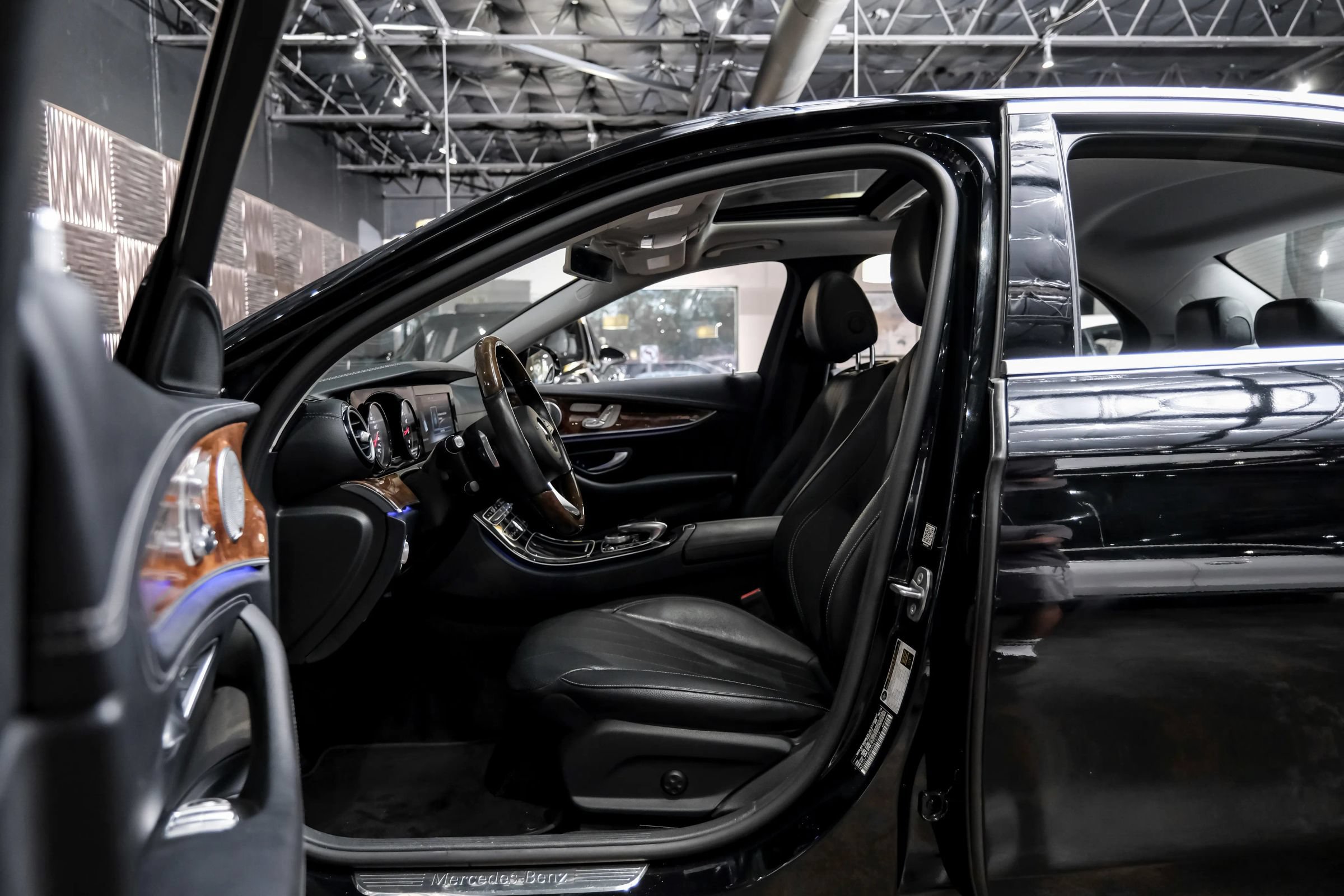 Used 2017 Mercedes-Benz E 300 image 4