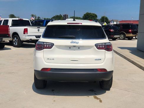 Used 2018 Jeep Compass Latitude w/ Popular Equipment Group AWD/4WD image 5