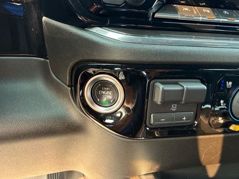 Certified 2025 Chevrolet Silverado 1500 LTZ AWD/4WD image 21