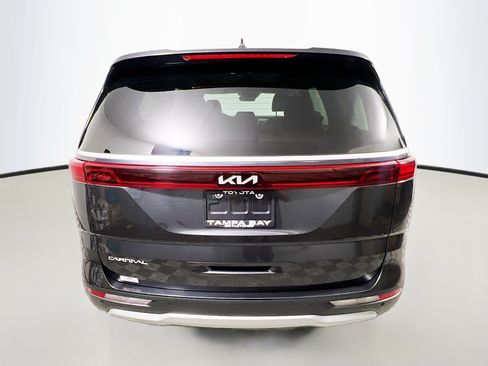 Used 2024 Kia Carnival LX FWD image 6