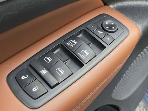 Used 2021 Jeep Grand Cherokee Overland AWD/4WD image 17