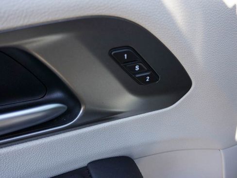 Used 2024 Chrysler Pacifica Touring-L image 14