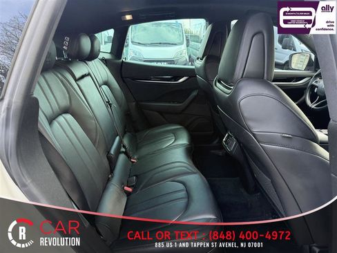 Used 2017 Maserati Levante w/ Sport Package image 8