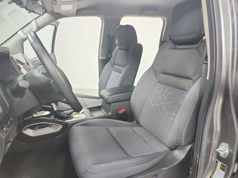 Used 2025 Nissan Frontier SV w/ SV Convenience Package image 19