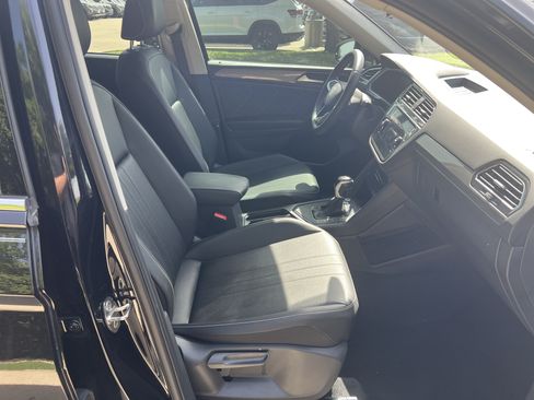 Certified 2022 Volkswagen Tiguan SE FWD image 26