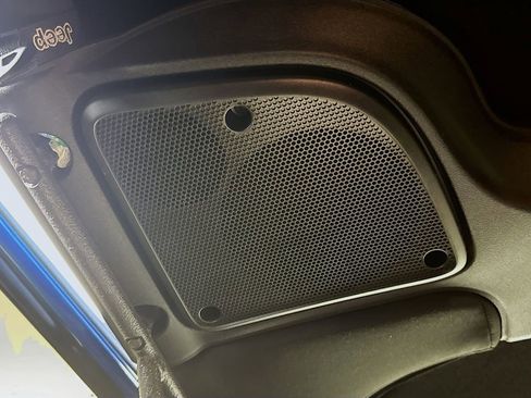 Used 2015 Jeep Wrangler Unlimited Rubicon w/ Connectivity Group image 26