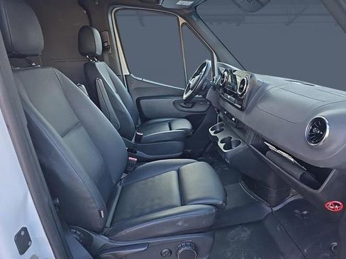 Used 2024 Mercedes-Benz Sprinter 2500 image 7