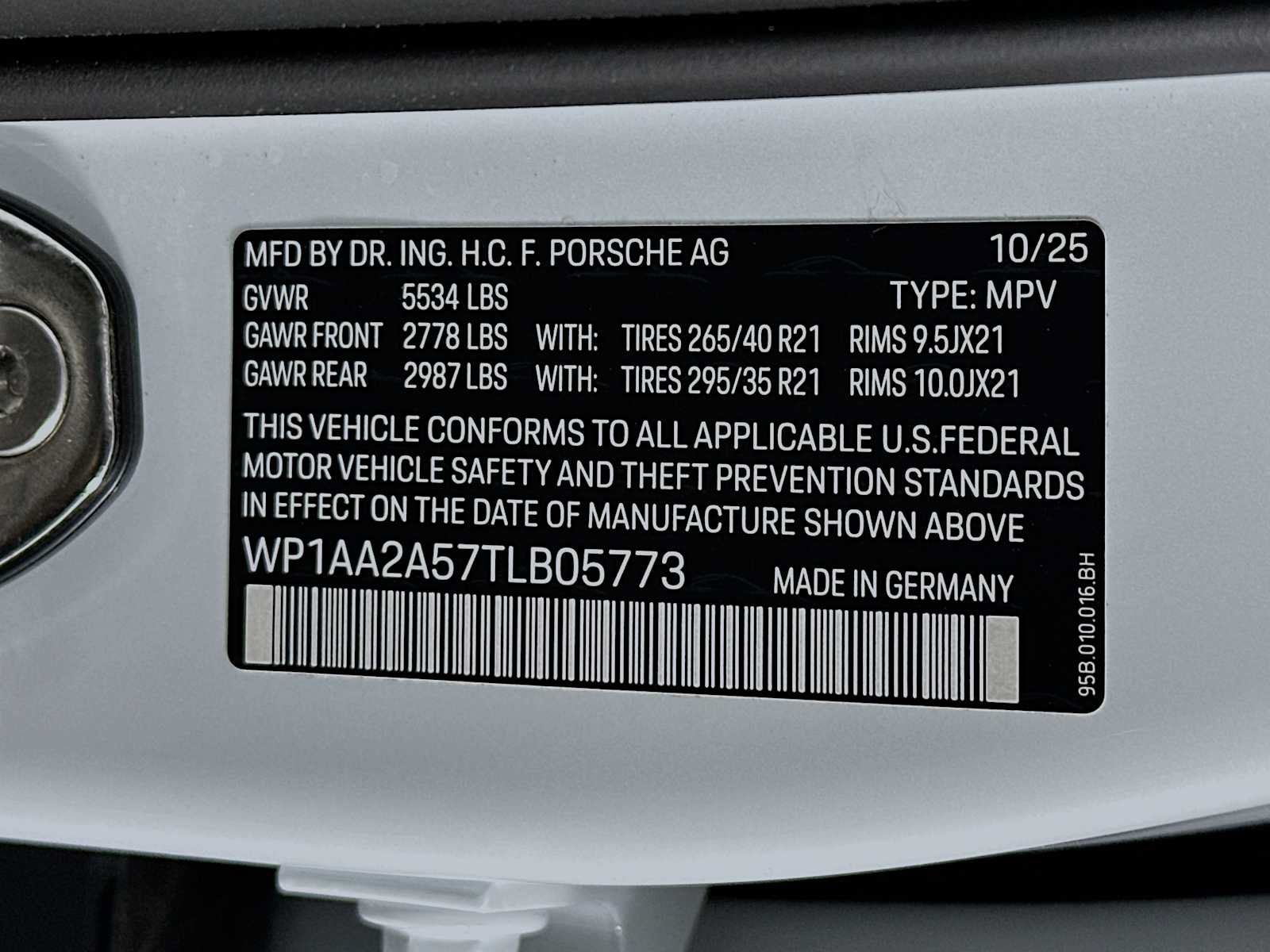 Certified 2026 Porsche Macan AWD/4WD image 33