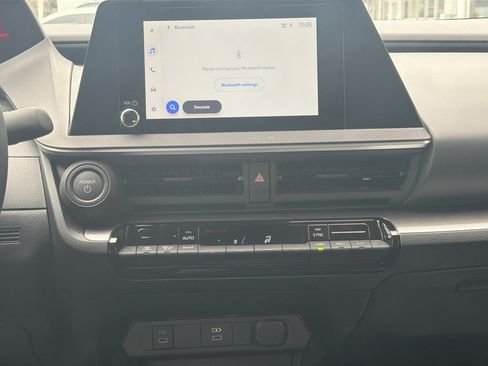 New 2027 Toyota Prius LE FWD image 24