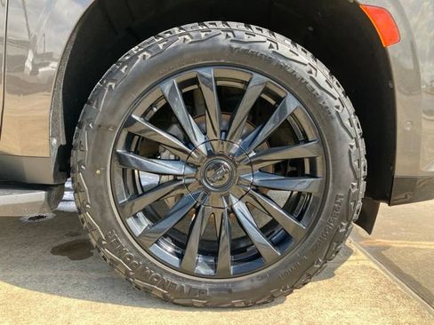 Used 2021 Cadillac Escalade Premium Luxury AWD/4WD image 10