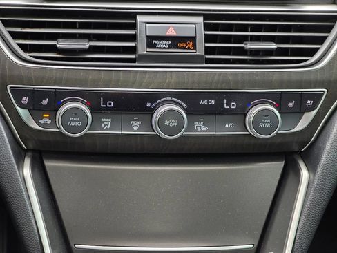 Used 2018 Honda Accord Touring image 19