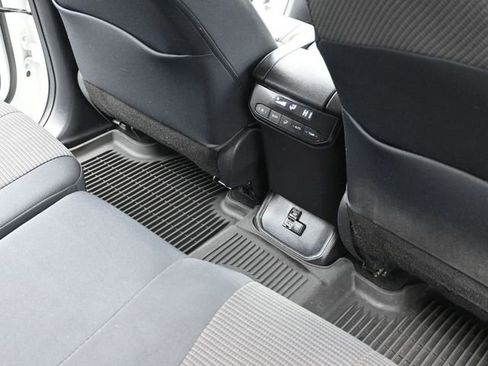 Used 2021 Toyota Highlander LE image 19