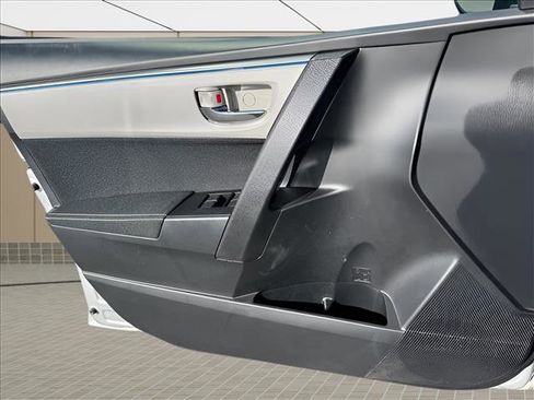 Used 2015 Toyota Corolla LE image 16