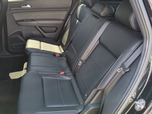 Used 2022 Volkswagen Atlas Cross Sport SE image 18