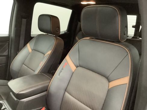 Used 2024 GMC Canyon AT4 image 12