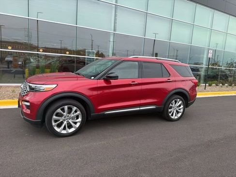 Used 2022 Ford Explorer Platinum w/ Technology Package AWD/4WD image 3