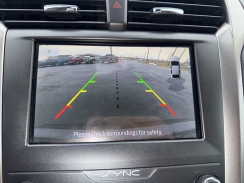 Used 2020 Ford Fusion SE image 17