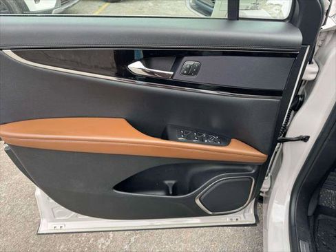 Used 2023 Lincoln Nautilus Reserve image 15