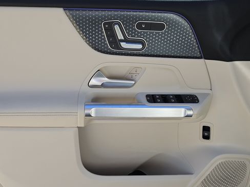 Certified 2025 Mercedes-Benz GLB 250 image 23