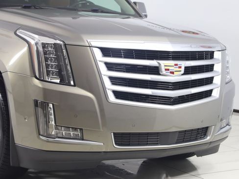 Used 2019 Cadillac Escalade Premium Luxury AWD/4WD image 41