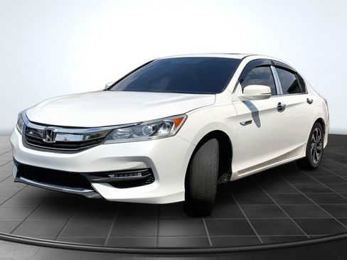 Used 2017 Honda Accord EX image 4