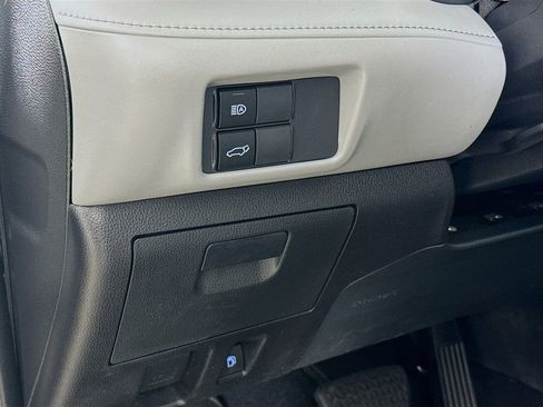 Certified 2022 Toyota Highlander XLE image 10