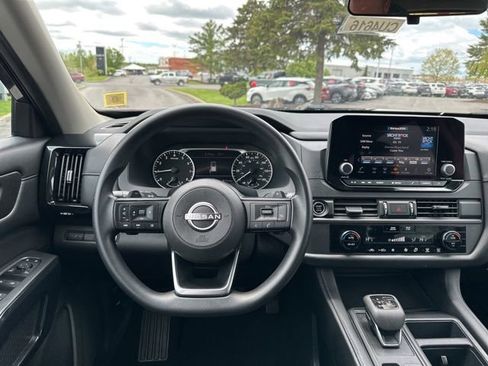Used 2024 Nissan Pathfinder S AWD/4WD image 16
