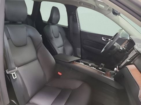 Used 2023 Volvo XC60 B5 Plus AWD/4WD image 15
