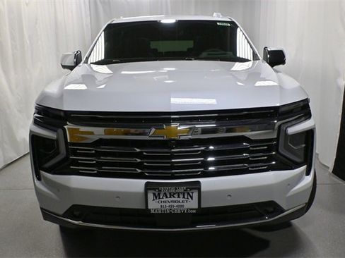 New 2026 Chevrolet Suburban Premier image 9