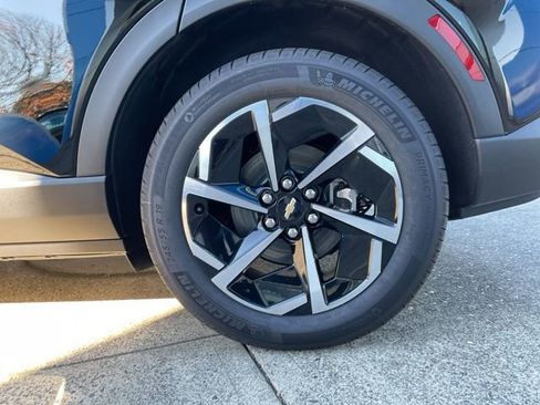 New 2026 Chevrolet Equinox EV LT image 25