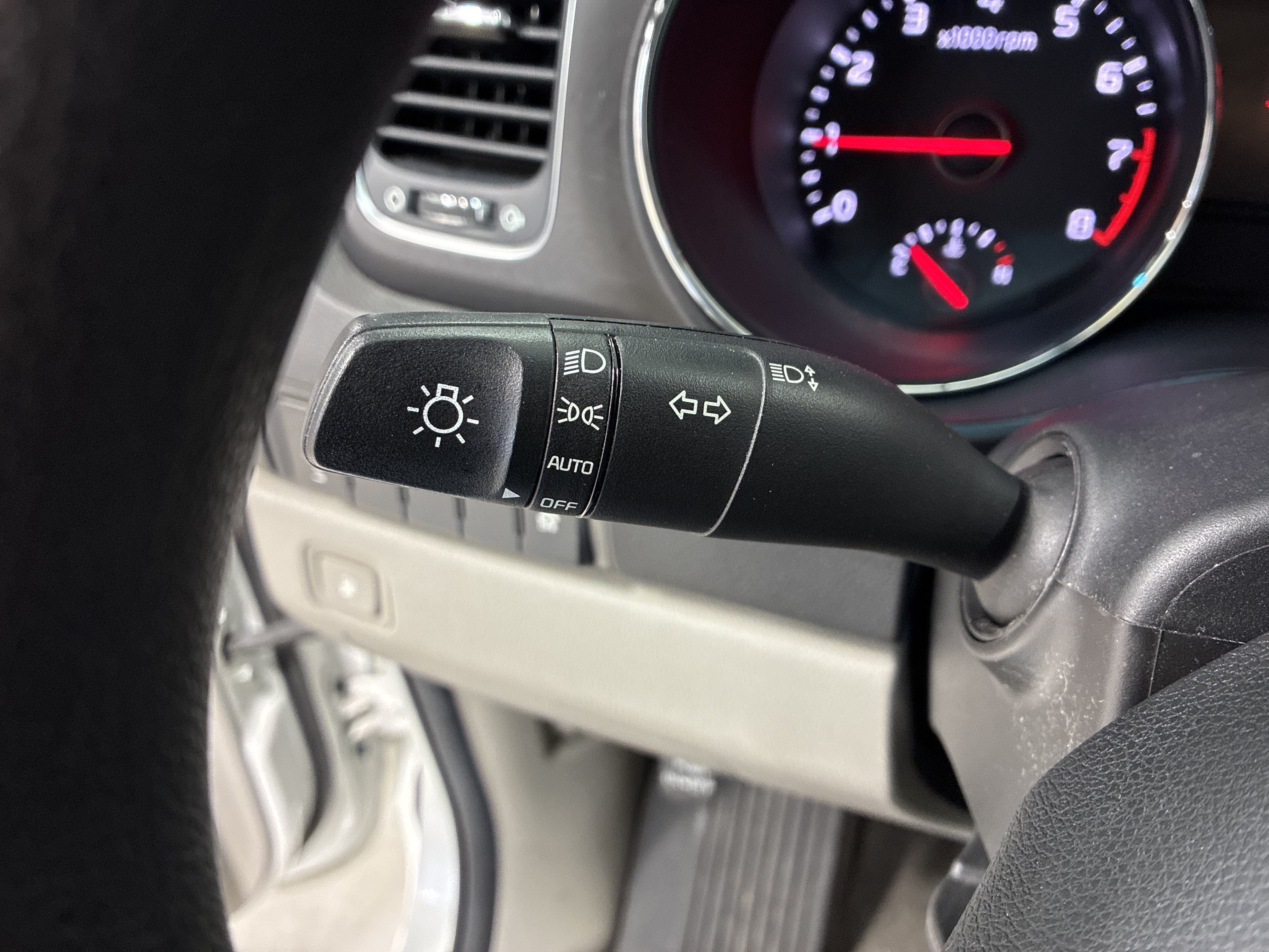 Used 2018 Kia Sedona LX FWD image 23