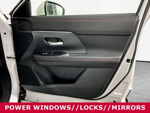 Used 2025 Nissan Kicks SR FWD image 25
